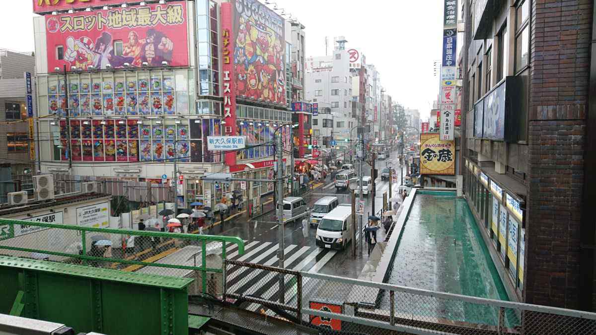 雨の新大久保