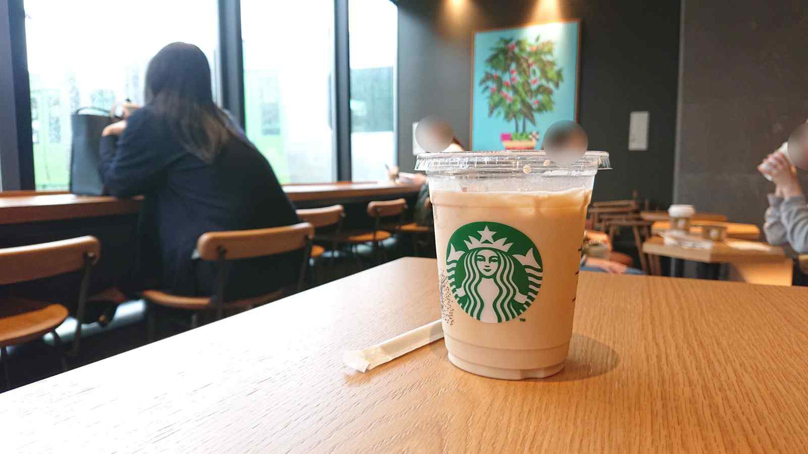 スターバックス新大久保店の机