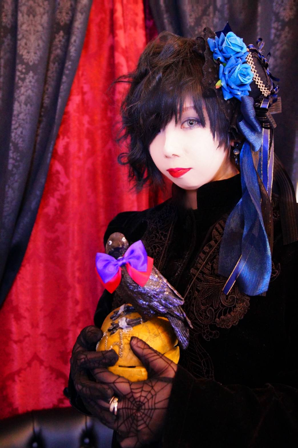 間黒翼 (ハザマクロウ)先生