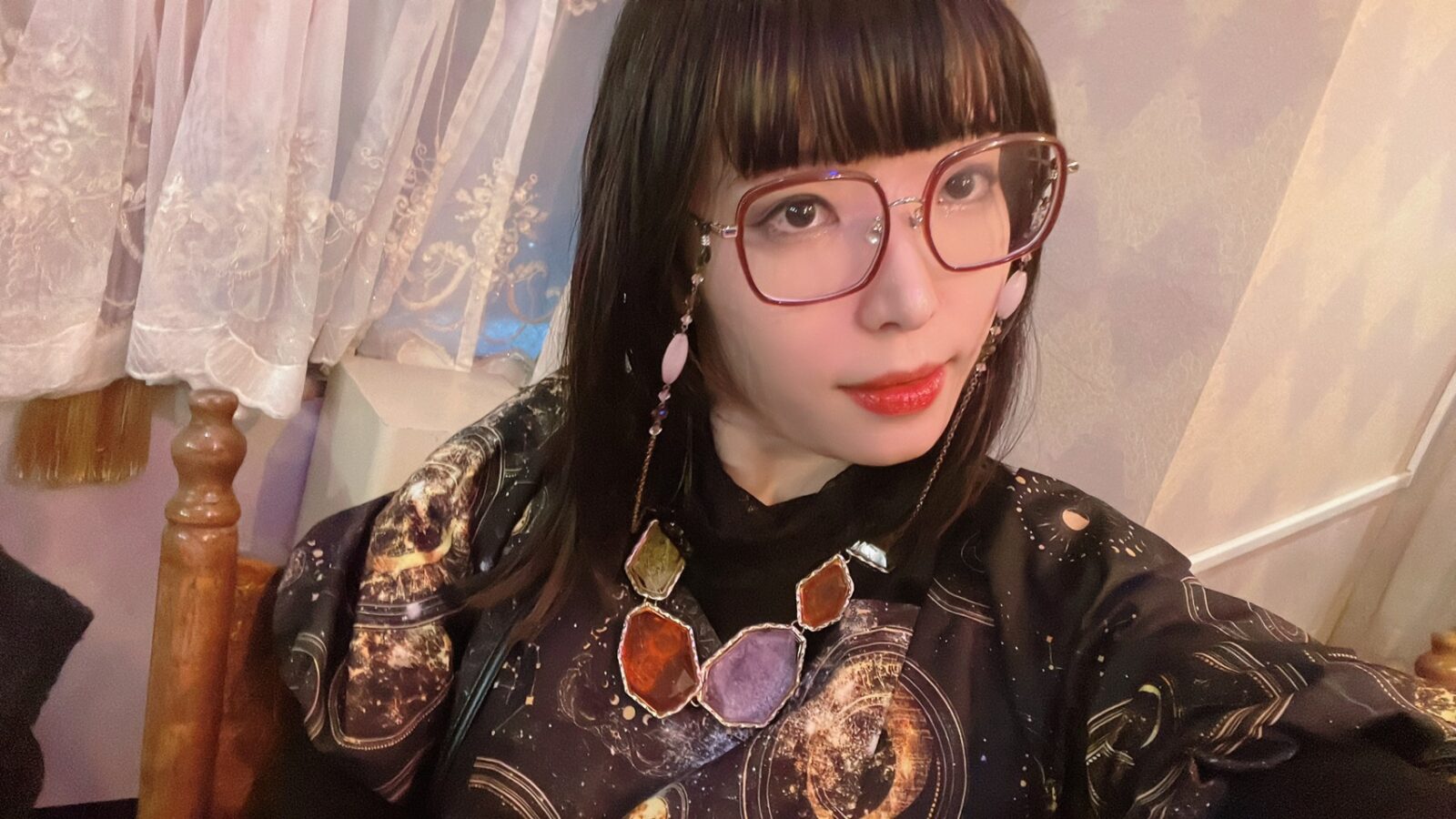 鑑定中の白永歩美先生