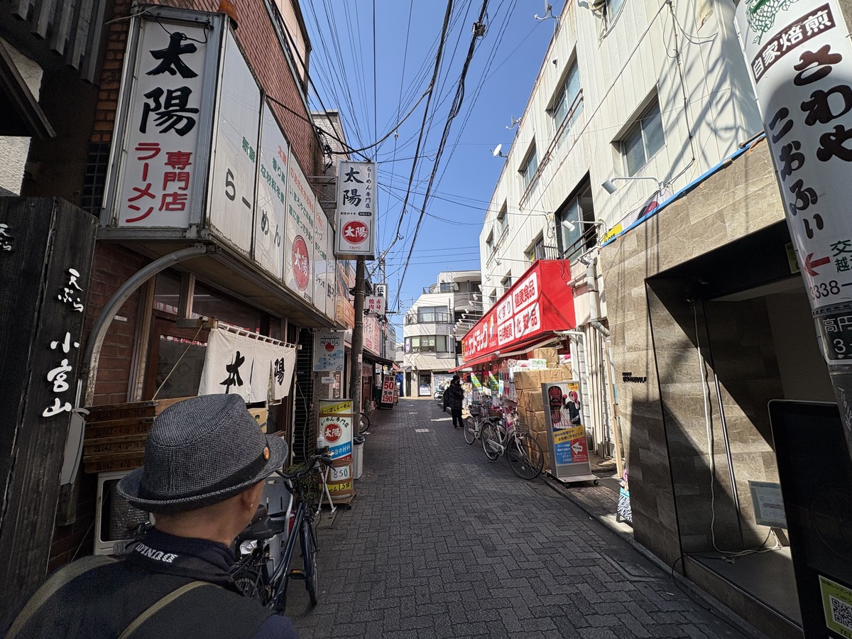 三進ビルの手前の風景