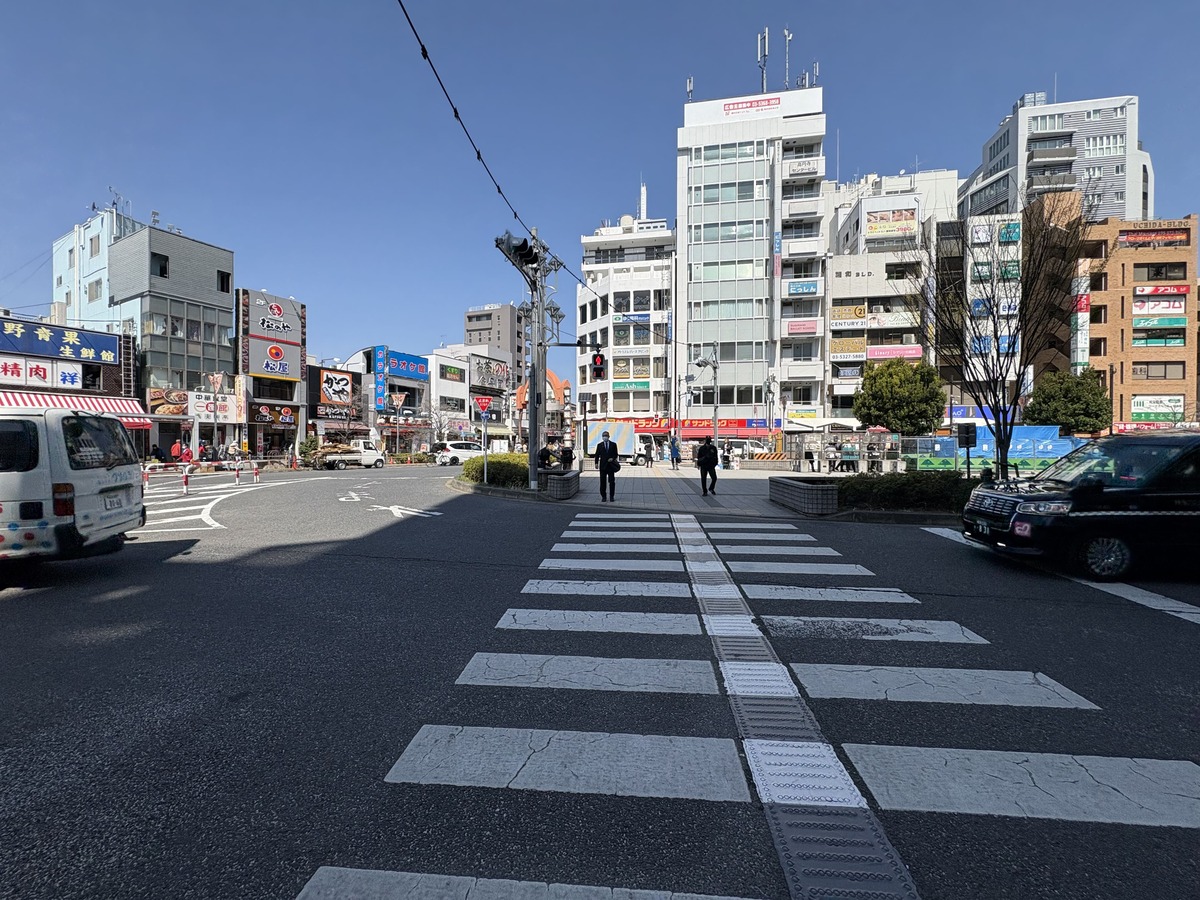 高円寺純情商店街への横断歩道