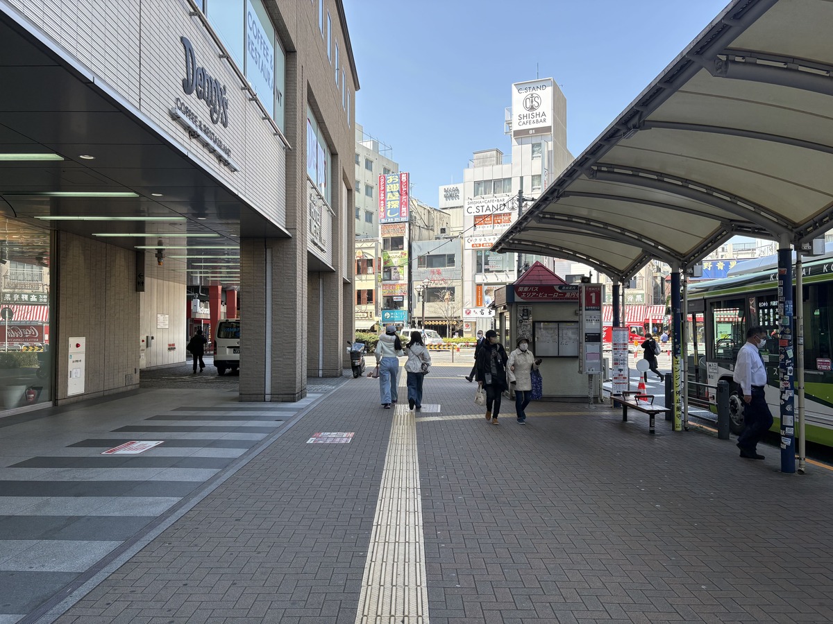 JR高円寺北口のロータリー